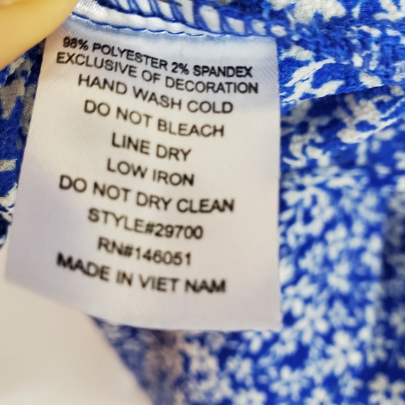 Monteau Blue with white flower blouse - Picture 2 of 9